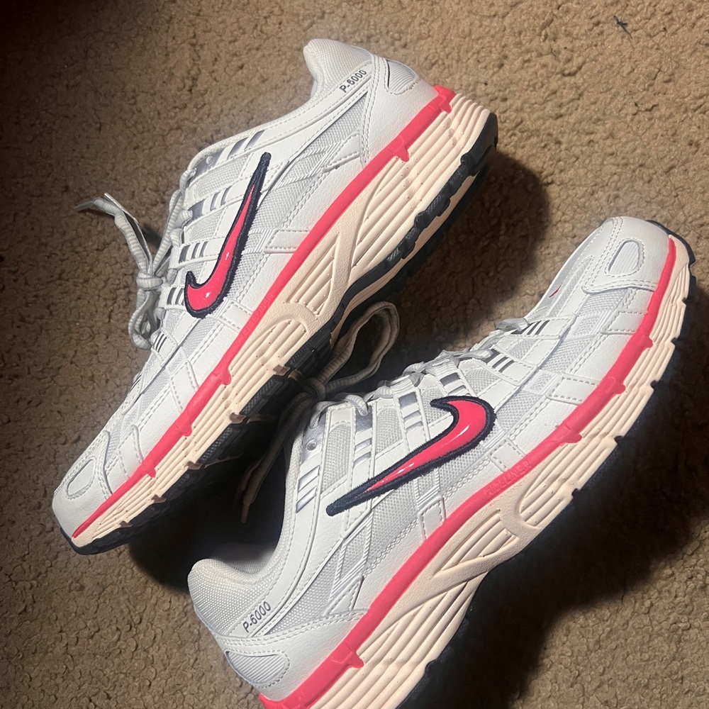 Nike pink P-6000 size 9w